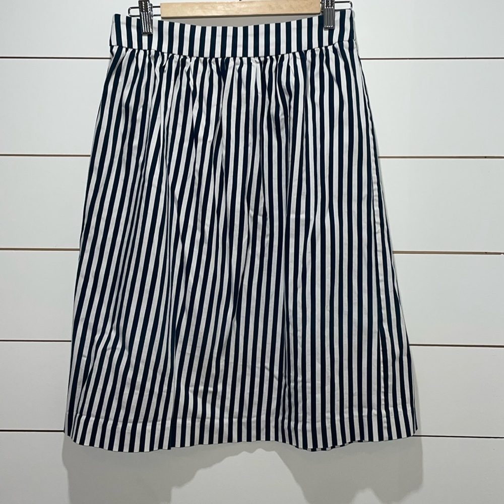 Women SZ 8 Ann Taylor blue and white stripe skirt. Gently used.